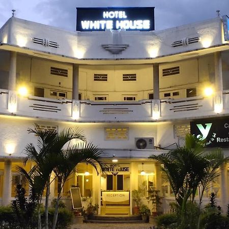 Hotel White House Дехрадун Екстериор снимка