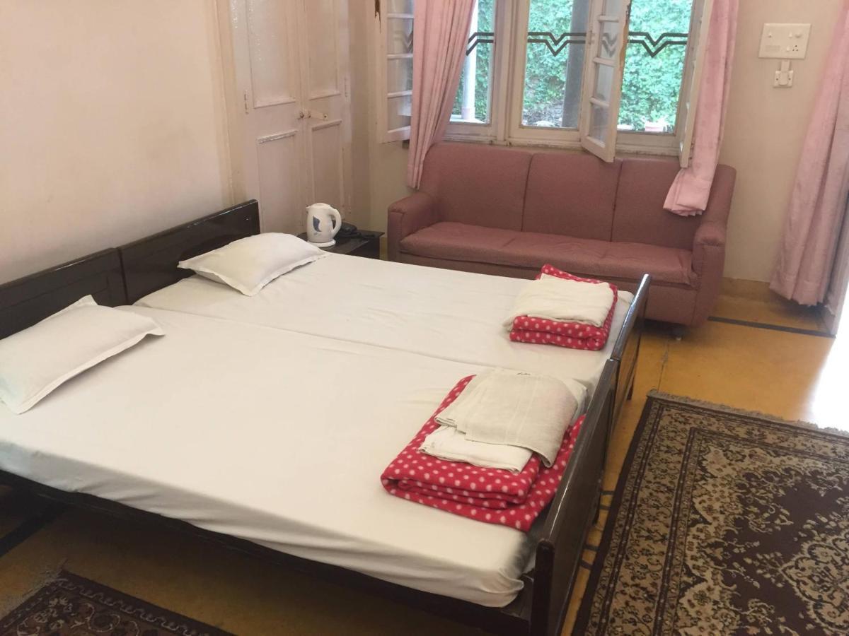 Hotel White House Дехрадун Екстериор снимка
