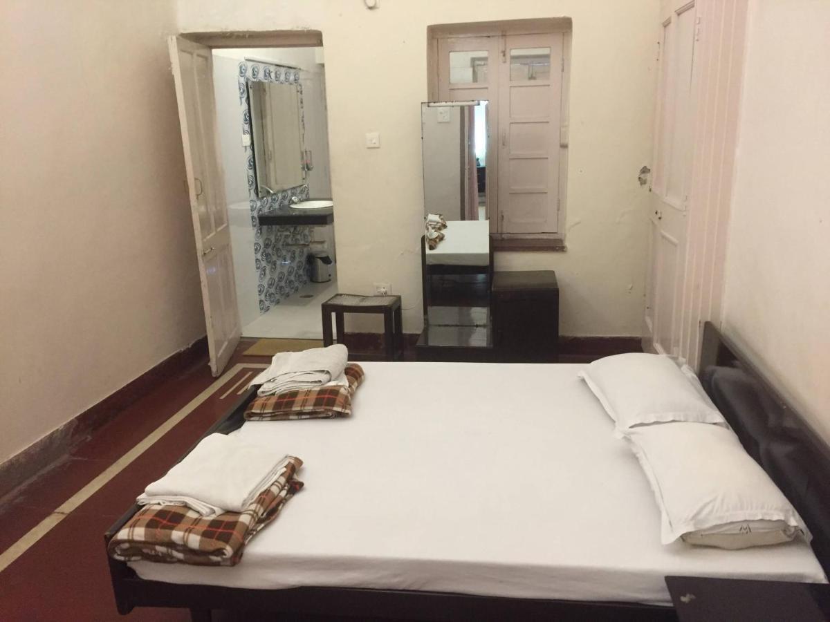 Hotel White House Дехрадун Екстериор снимка
