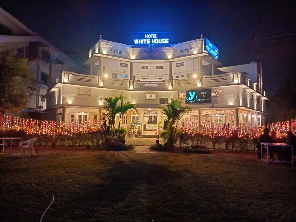 Hotel White House Дехрадун Екстериор снимка