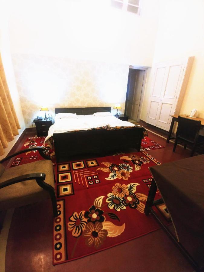 Hotel White House Дехрадун Екстериор снимка