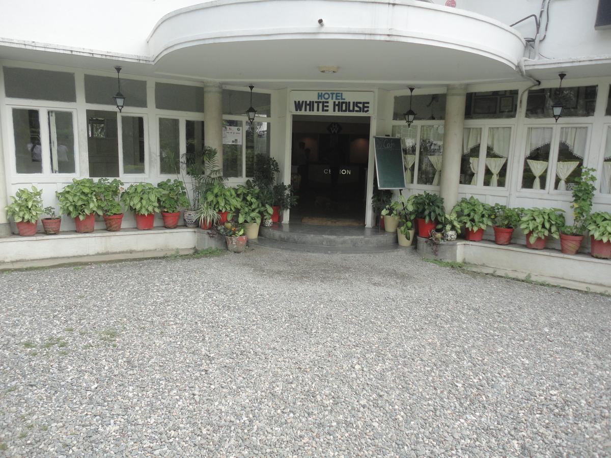 Hotel White House Дехрадун Екстериор снимка